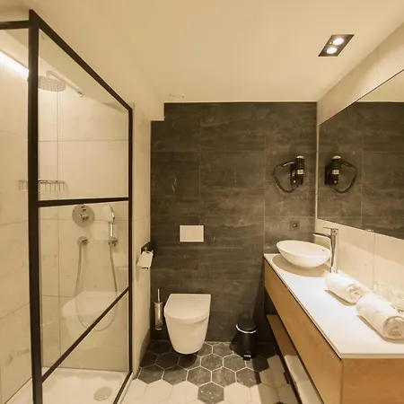 Ostend Hotel 3*
