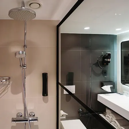 מלון Ostend Hotel 3*