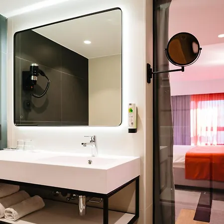 Ostend Hotel 3* אוסטנדה