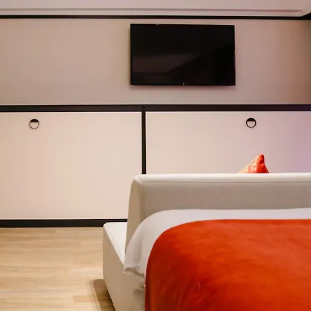 Ostend Hotel מלון 3*