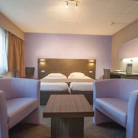 Ostend Hotel מלון