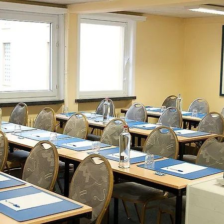 Ostend Hotel מלון