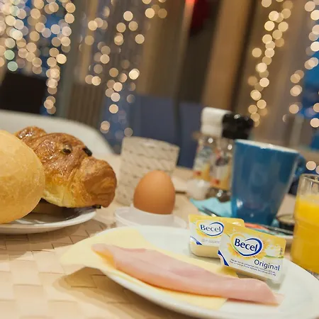 Ostend Hotel מלון 3*